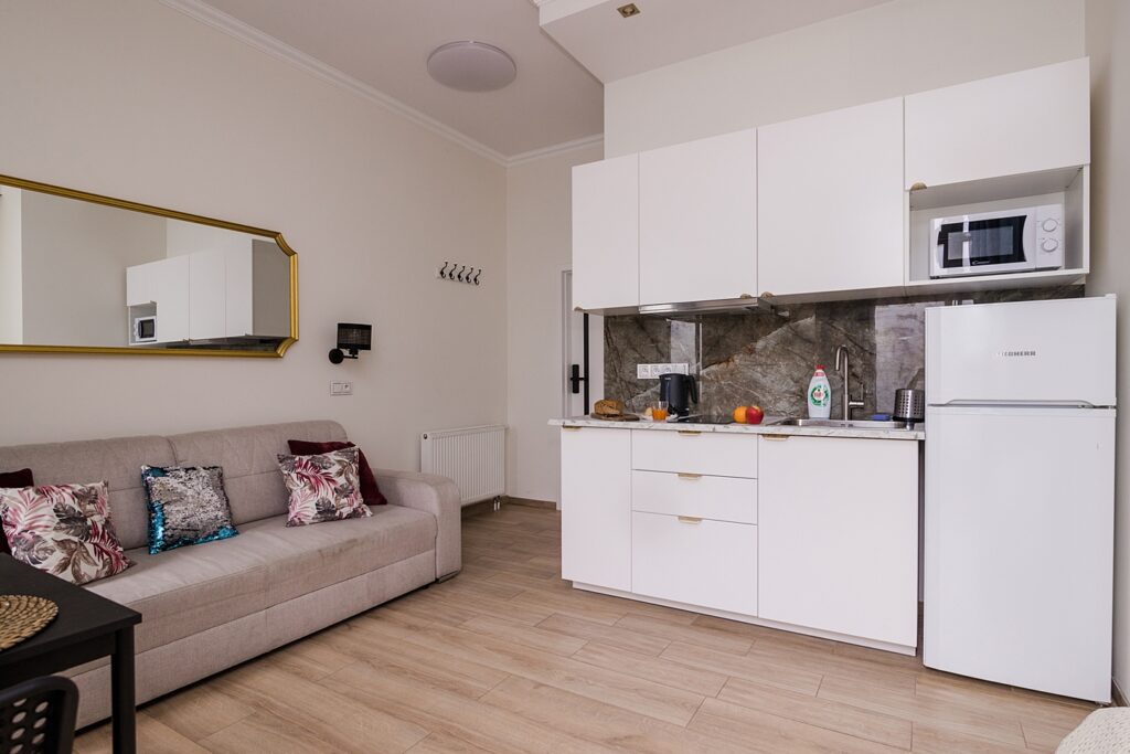 Kitchenette in a short-stay studio for 4 people in Warsaw, Praga South