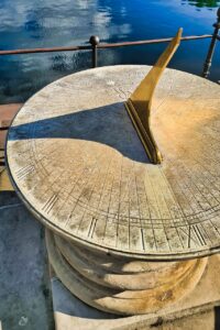 Ekspozycja w Muzeum Żołnierzy Wyklętych, z eksponatami z okresu PRL, przyciąga uwagę zwiedzających Ekspozycja w Muzeum Żołnierzy Wyklętych, z eksponatami z okresu PRL, przyciąga uwagę zwiedzających