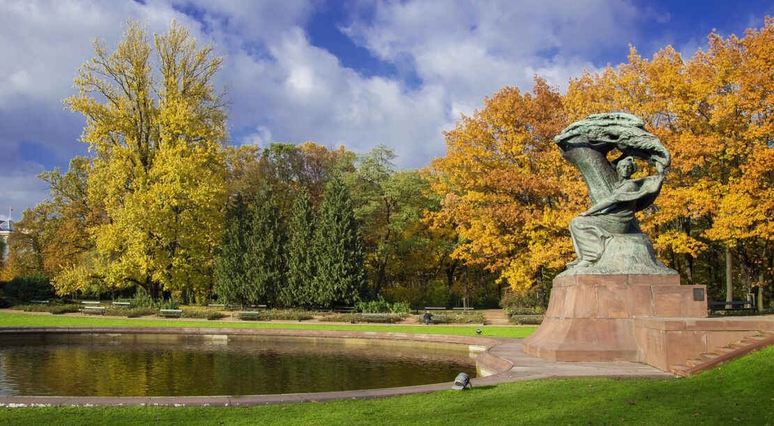 Taco Hemingway na scenie PGE Narodowego, tłum fanów, niezapomniane emocje