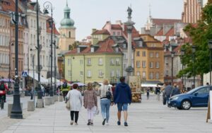 Mata występujący na ogromnej scenie PGE Narodowego podczas swojego jubileuszowego koncertu Mata występujący na ogromnej scenie PGE Narodowego podczas swojego jubileuszowego koncertu